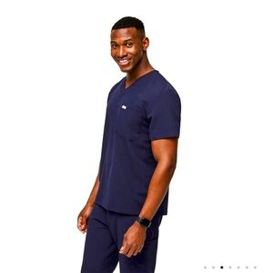 ❌SOLD❌ FIGS Leon Three-Pocket Scrub Top NWT